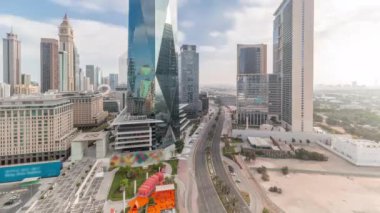 Dubai Uluslararası Finans Bölgesi hava kuvvetleri tüm gün yayın yapacak. İş ve finans kulelerinin panoramik görünümü.