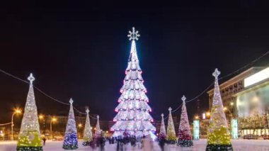 Şehir Merkezi Noel ağacı, özgürlük kare timelapse hyperlapse Kharkov, Ukrayna.