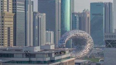 Dubai Uluslararası Finans Bölgesi Havacılık Zaman Çizelgesi. İş ve finans kulelerinin panoramik görünümü.