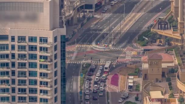 Yukarıdan JBR ve Dubai Marina gökdelenlerinin ve lüks binaların hava manzarası — Stok video