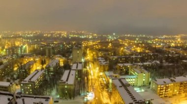Kharkiv şehir gece timelapse kış, yukarıda. Ukrayna.