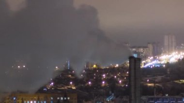 Kharkiv şehir gece timelapse kış, yukarıda. Ukrayna.