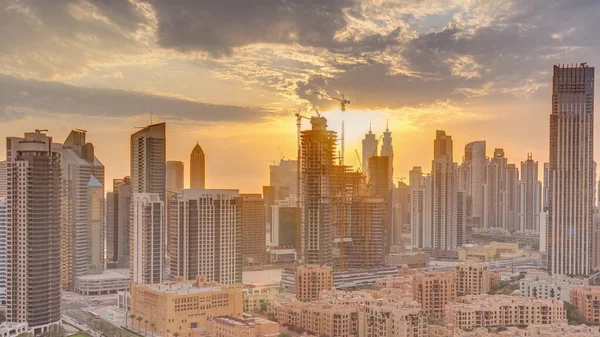 Dubai Üzleti Öböl Tornyai Napnyugtakor Tetőre Néző Néhány Felhőkarcolók Tornyok — Stock Fotó