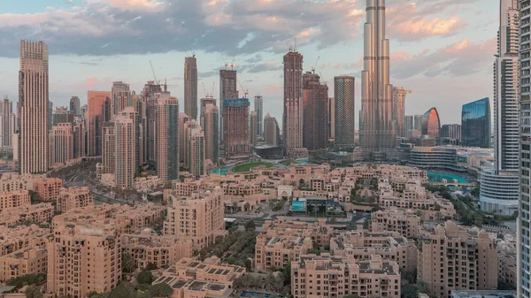 Dubai Downtown Timelapse Matutino Con Sol Reflejado Desde Rascacielos Más —  Fotos de Stock