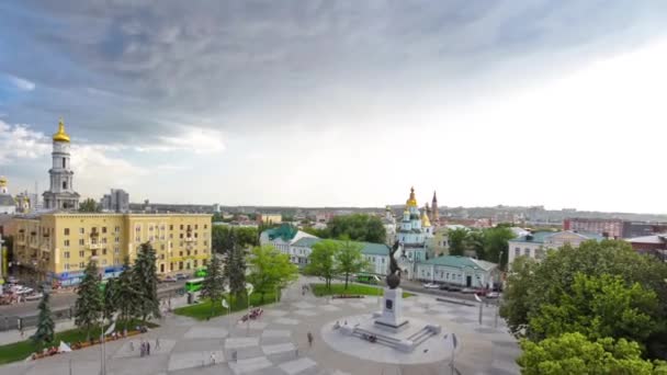 Вид з центру міста Харкова, timelapse Площа Конституції. — стокове відео