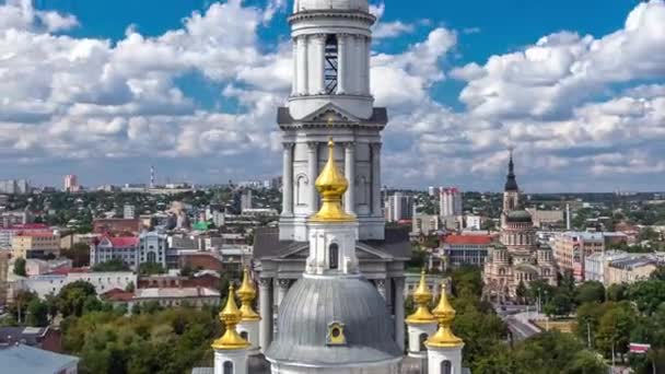 El campanario de la Catedral de la Asunción Uspenskiy Sobor timelapse en Kharkiv, Ucrania — Vídeo de stock