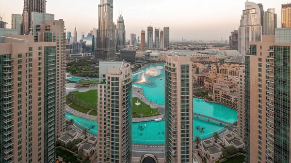 Dubai Downtown City Pejzaż Najwyższymi Drapaczami Chmur Wokół Fontanny Dzień — Zdjęcie stockowe