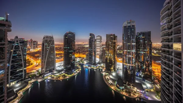 Jlt区高楼全景通宵空中过渡时间过去 迪拜多商品中心部分混用区 明亮的塔楼和摩天大楼 — 图库照片