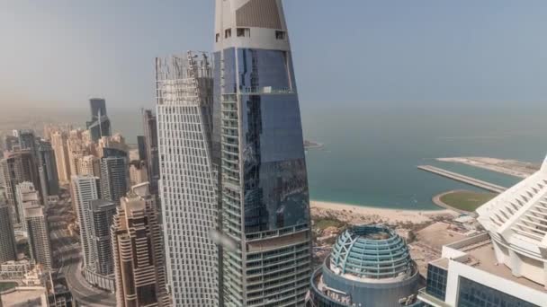 Vista aérea de los rascacielos JBR y Dubai Marina y edificios de lujo timelapse desde arriba — Vídeos de Stock