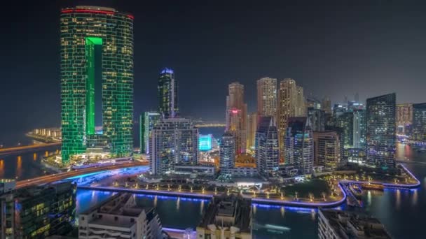 迪拜滨海摩天大楼和JBR区的豪华建筑和度假胜地的空中夜间时间 — 图库视频影像