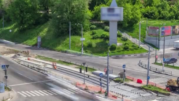 Repair works on the street aerial timelapse. Laying of new tram rails on a city street. — Vídeo de Stock