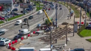 Vinç yol inşaat site timelapse, beton plaka yükleme.