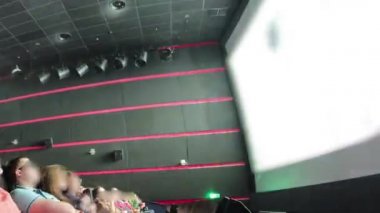 izleyiciler film tiyatro timelapse adlı sinema filmi izle