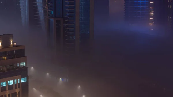 Κτίρια Καλύπτονται Παχύ Στρώμα Ομίχλης Business Bay Νύχτα Timelapse Φωτισμένοι — Φωτογραφία Αρχείου