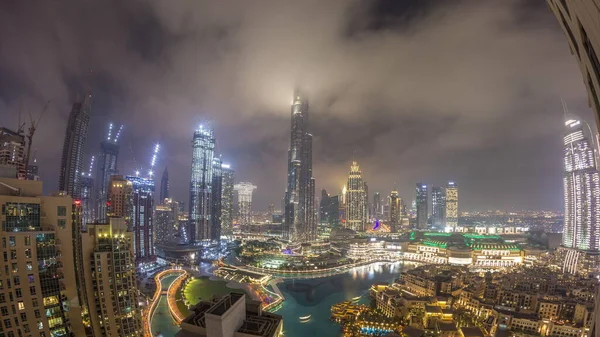 Wolkenkratzer Über Dubai Downtown Zeitraffer Einkaufszentrum Und Brunnen Umgeben Von — Stockfoto