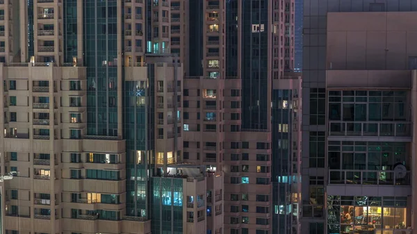 Licht Ramen Hoogbouw Exterieur Late Avond Met Gloeiende Knipperende Interieur — Stockfoto