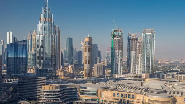 Wolkenkratzer Über Dubai Downtown Zeitraffer Mall Und Brunnen Umgeben Von — Stockfoto