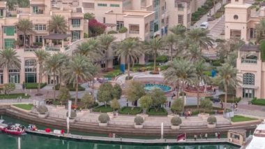 Dubai Marina 'daki fıskiyeler hava yürüyüşü gününden geceye