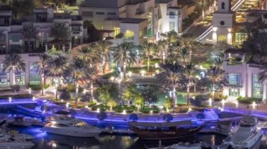 Dubai Marina 'daki fıskiye tüm gece boyunca havada geziniyor.