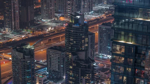 Futuristische Gebouwen Van Dubai Met Metrostation Luxe Wolkenkrabbers Achter Buurt — Stockfoto