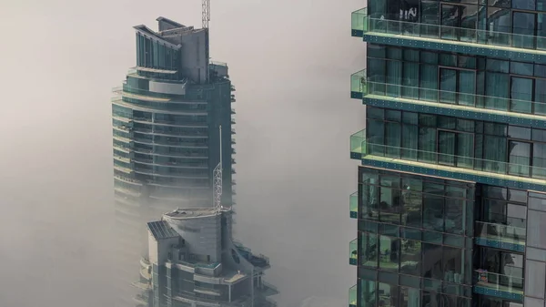 Башни Покрытые Редким Утренним Туманом Над Горизонтом Дубайской Пристани Яхт — стоковое фото