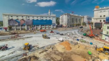 Birçok işçi ve mikser timelapse ile yol yapımı için Beton işleri
