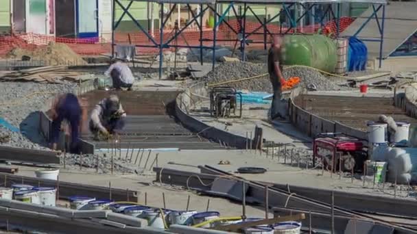 노동자 보호 마스크 트램 트랙 시티 timelapse에 대 한 보강 용접 — 비디오