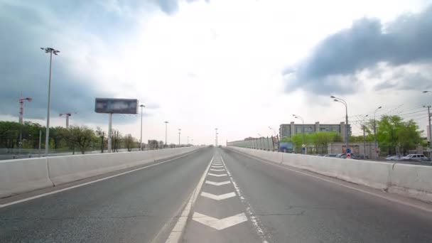 Traffic jams of roadside, transportation motion in a big city. Rush hour traffic on a city roads timelapse. — Vídeos de Stock