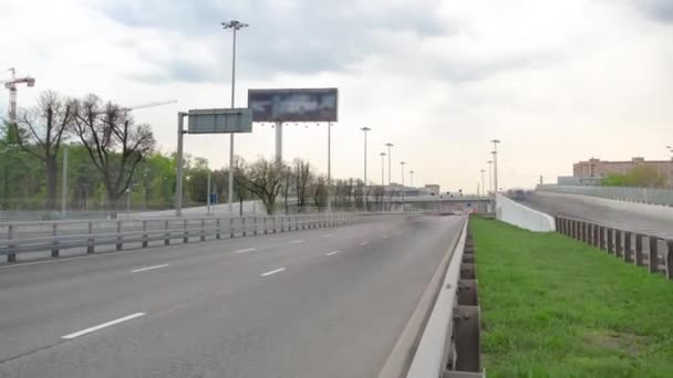 Traffic jams of roadside, transportation motion in a big city. Rush hour traffic on a city roads timelapse. — Stock Video