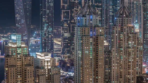 Небоскрёбы Dubai Marina Освещёнными Высокими Жилыми Зданиями Ночного Времени Вид — стоковое фото