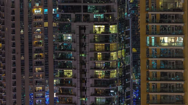 Finestre Grattacielo Esterno Tarda Serata Con Luci Interne Luminose Lampeggianti — Foto Stock