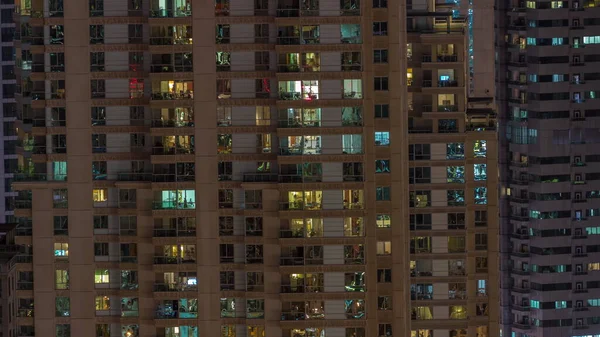 Ramen Hoogbouw Exterieur Late Avond Met Gloeiende Knipperende Interieur Lichten — Stockfoto