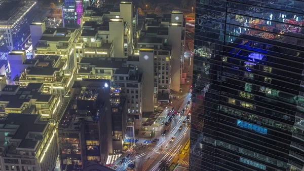 Hotele Budynki Biurowe Dzielnicy Finansowej Dubaju Antenowej Nocy Timelapse Świecące — Zdjęcie stockowe