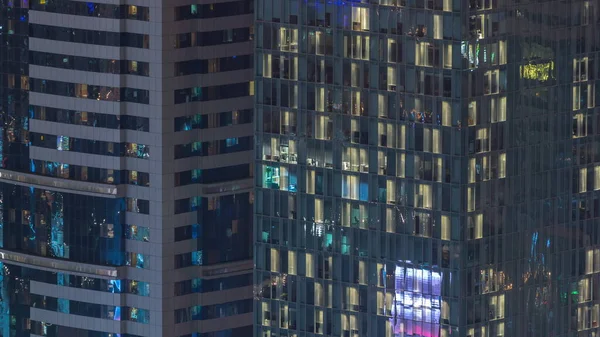 Janelas Exterior Edifício Arranha Céus Final Noite Com Luzes Interiores — Fotografia de Stock