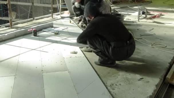 Industrial tiler builders workers installing floor tile at repair renovation work timelapse — Stock Video