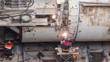 Welder fixing tunnel roring machine at subway construction site timelapse