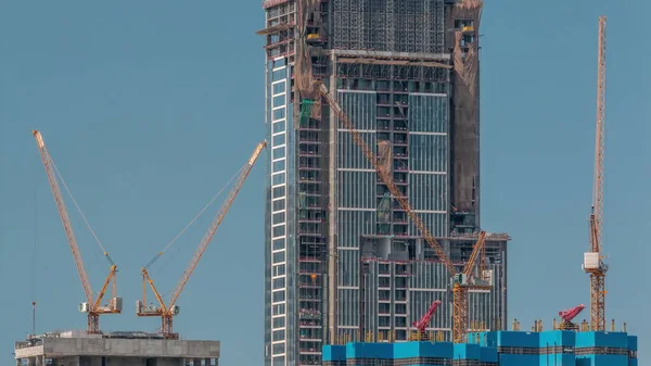 Edifícios Vários Andares Construção Muitos Guindastes Amarelos Timelapse Com Céu — Fotografia de Stock