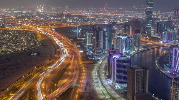 Skyline Forgalmas Forgalom Egy Autópályán Közel Modern Építészet Dubai Üzleti — Stock Fotó