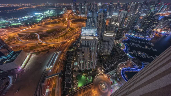 Los Yates Dubai Marina Wth Los Rascacielos Iluminados Jlt Largo — Foto de Stock