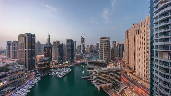 Letecký Panoramatický Výhled Dubajský Přístav Osvětloval Mrakodrapy Kolem Kanálu Plovoucími — Stock fotografie