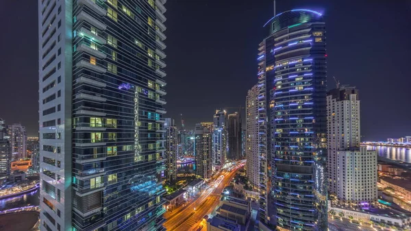 Panoramiczny Widok Okolicę Dubai Marina Jbr Oraz Ruch Uliczny Nocy — Zdjęcie stockowe