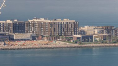 Modern mimari ve inşaat alanı havadan zaman ayarlı Bluewater adası. Dubai marinası ve JBR bölgesi yakınlarında yeni boş zaman ve yerleşim alanı.