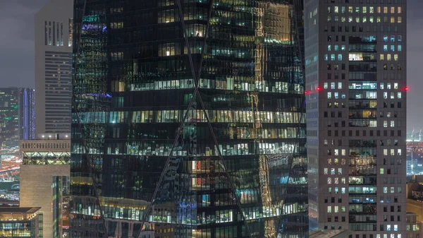 Irodaházak Ablakai Éjszaka Felhőkarcolók Ablakainak Fénye Esti Táj Város Modern — Stock Fotó