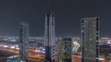 Gökyüzü görüntüsünden Dubai şehir merkezindeki gökdelenlere..