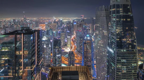 Панорамний Вид Дубай Марину Демонструє Канал Оточений Освітленими Хмарочосами Вздовж — стокове фото