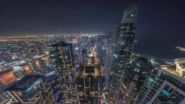 Panoramatický Výhled Dubajský Přístav Průplavem Obklopeným Osvětlenými Mrakodrapy Podél Pobřežní — Stock fotografie
