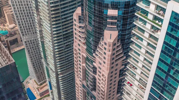 Dubai Marina 'nın en uzun gökdelenlerin zaman çizelgesini gösteren manzarasına bakın. Yukarıdan yukarıdan bir görüntü. Dubai, BAE