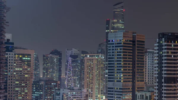 Σύγχρονοι Ουρανοξύστες Στη Μαρίνα Ντουμπάι Κοντά Πολλά Φωτισμένα Παράθυρα Εναέρια — Φωτογραφία Αρχείου