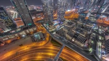 Fütürist Dubai Şehir Merkezi ve finans bölgesi gökyüzü gece zaman çizelgesi.