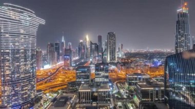 Fütürist Dubai Şehir Merkezi ve Finans Bölgesi gökyüzü tüm gece boyunca zaman çizelgesi.